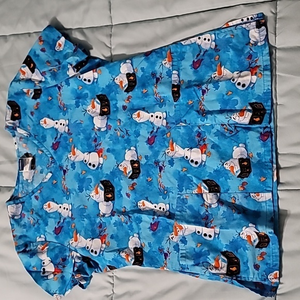 Disney Frozen II‎ "Reading Olaf" Scrub Top Women's Small Excellent Condition
